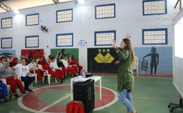 Famcri capacita Apae para projeto de educação ambiental