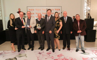 Farben recebeu troféu 