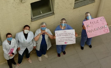 Uma festa de aniversário pela janela no Hospital São José