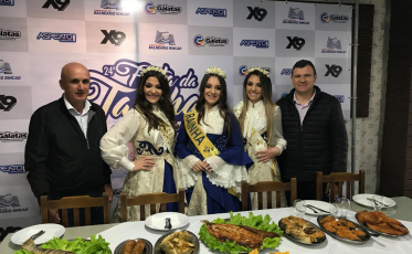 Calçadão e muitos shows na Festa da Tainha (VÍDEO)