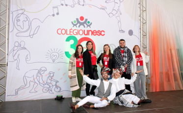 Emoção e muitos aplausos para quem ajuda a construir a história do Colégio Unesc