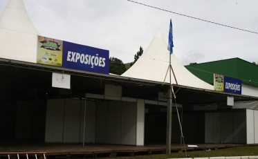 Estrutura quase pronta para a Festa do Agricultor