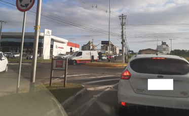 Mais um dia de trânsito lento na rótula da Chile