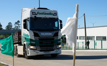 Transportadora catarinense chega aos 35 anos com mil rodotrens e operação em 20 estados