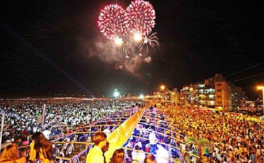 Foguetórios, shows e brindes a 2019