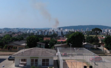 Bombeiros atendem incêndio em residência no São Luiz (VÍDEO)