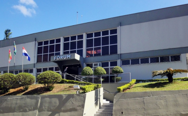 Homicídio cometido com espada leva casal a julgamento