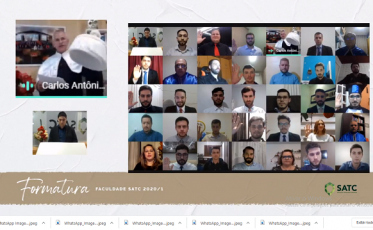 Novos profissionais colam grau na Faculdade Satc