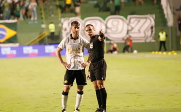 Com polêmica de arbitragem, Criciúma perde a primeira na Série B