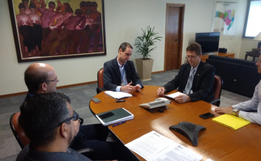 Deputado sugere energia solar em instituições