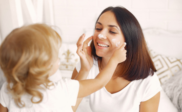 Adultização infantil: dermatologistas alertam para riscos do uso precoce de cosméticos