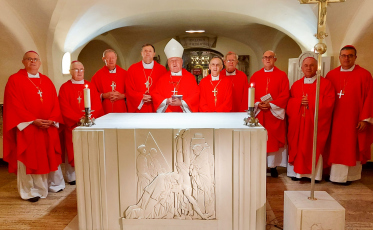 Bispos de Santa Catarina celebram a Eucaristia no Túmulo de São Pedro