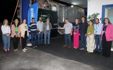 Meleiro inaugura a primeira Escola Móvel da região Amesc