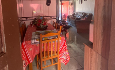 Vizinhos ajudam no combate a incêndio em residência de Passo de Torres