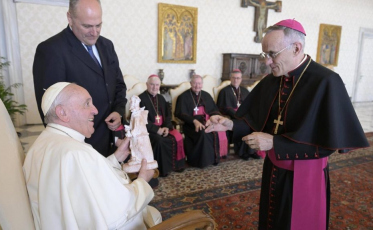 Dom Jacinto se encontra com o Papa Francisco durante visita Ad Limina
