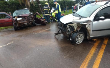 Mulher é esfaqueada e morre em acidente de trânsito a caminho do hospital