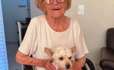 Visita de cãozinho traz memórias e alegria à idosos em Içara