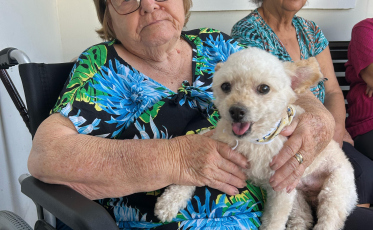 Visita de cãozinho traz memórias e alegria à idosos em Içara
