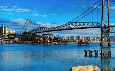 “Não estamos proibindo de entrar em Florianópolis, mas têm que seguir as normas”, diz Loureiro