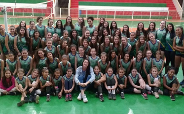 Os talentos de futuro frente a frente com a craque