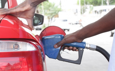 Gasolina baixa mais 11 centavos em Criciúma