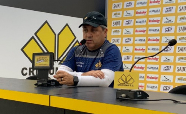 Kleina reconhece os méritos do Vitória na derrota