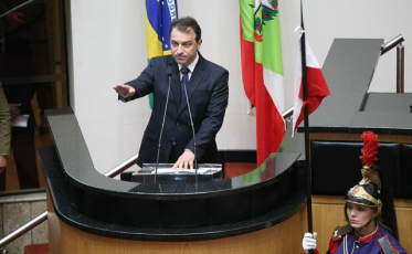 Carlos Moisés: governo técnico e enxuto