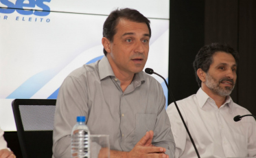 Governador abre mão de aviões e vai coloca-los à venda