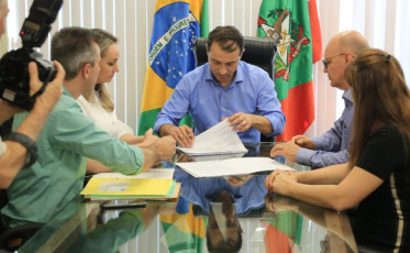 Governador nomeia 911 professores efetivos