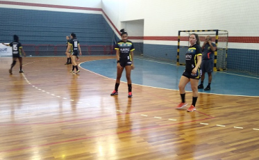 Criciúma vence no basquete e no handebol