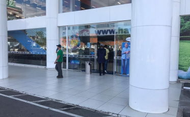 Só chocolates em uma loja com amplo mix