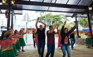 Siderópolis recepciona passageiros de trem durante a programação do Natal da Esperança