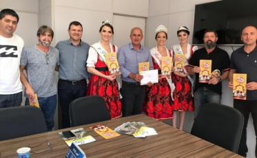 Rainha e princesas viajam a região divulgando a Heimatfest