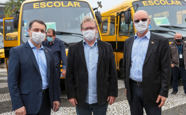 Siderópolis recebe micro-ônibus escolar do Governo do Estado