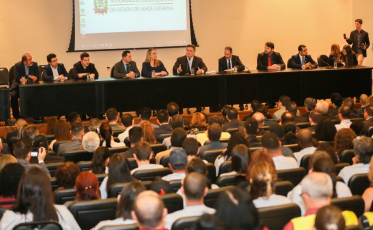 Deputado homenageia grupos e líderes que prestam trabalhos sociais