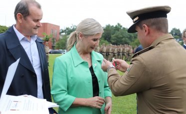 Reitora da Unesc recebe honraria da Polícia Militar
