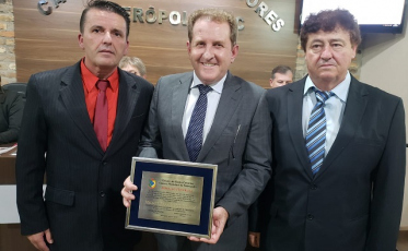 Câmara de Siderópolis presta homenagem a Valmir Comin