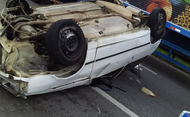 Imbituba: Capotamento deixa dois feridos na BR-101 