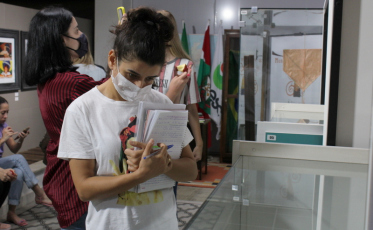 Exposição do Museu da Infância Unesc promove reflexões sobre escola e brincadeiras