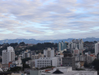 Segunda-feira começa com frio e sol no Sul de SC, mas chuva ganha força ao longo da semana
