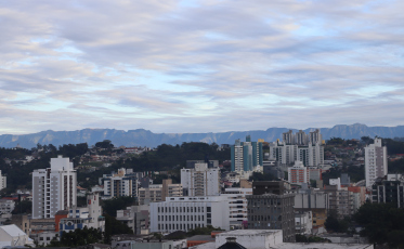 Segunda-feira começa com frio e sol no Sul de SC, mas chuva ganha força ao longo da semana