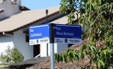 Ruas de Nova Veneza ganham novas placas de identificação