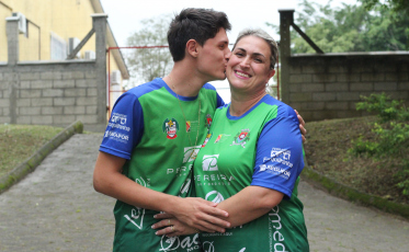 De mãe para filho: o amor pelo vôlei supera gerações