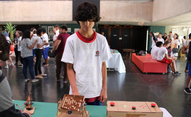 Alunos de Criciúma recebem certificados das aulas de robótica 