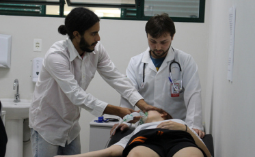 Alunos de Medicina da Unesc passam por simulado