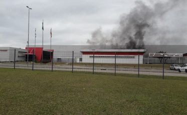 Pequeno incêndio atingiu a Plasson neste domingo