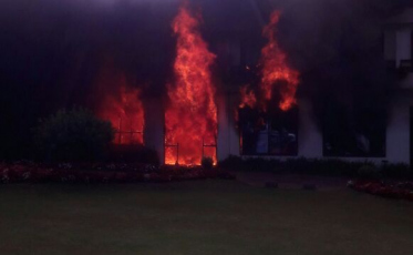 Fogo destrói dois hotéis em Fraiburgo (VIDEO)