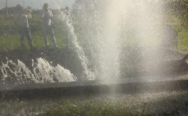 Novo rompimento em adutora da Casan. Vai faltar água (VÍDEOS)