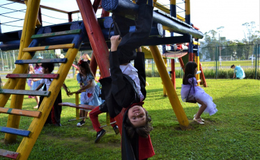 Brincadeiras e guloseimas no fim do primeiro semestre no Colégio Unesc
