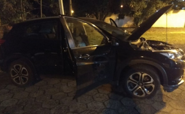 PM apreende carro clonado